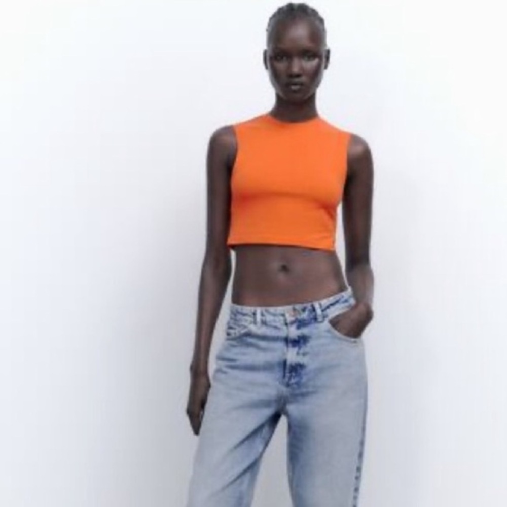 Zara Cropped Fit T-shirt
